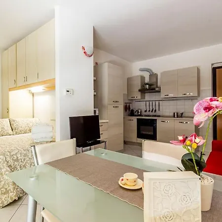 Apt 246 Private Courtyard And Garage Apartment Como